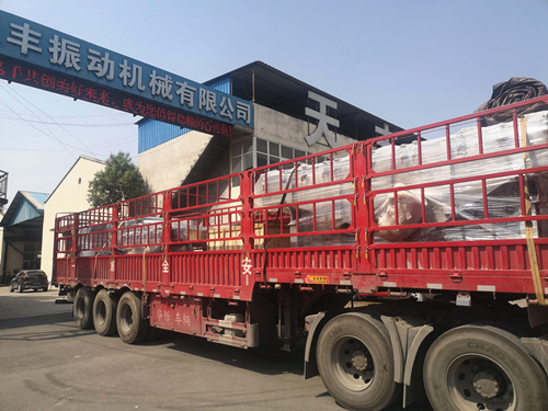 全不銹鋼噴砂直線振動篩已發(fā)貨,請袁經(jīng)理注意查收！